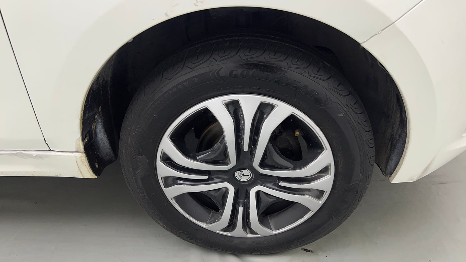 Used 2024 Tata Tigor XZ Plus CNG Cng Manual tyres RIGHT FRONT TYRE RIM VIEW