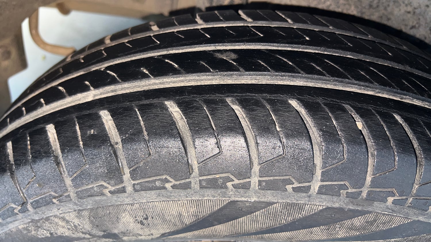 Used 2014 Maruti Suzuki Swift Dzire VXI Petrol Manual tyres RIGHT REAR TYRE TREAD VIEW