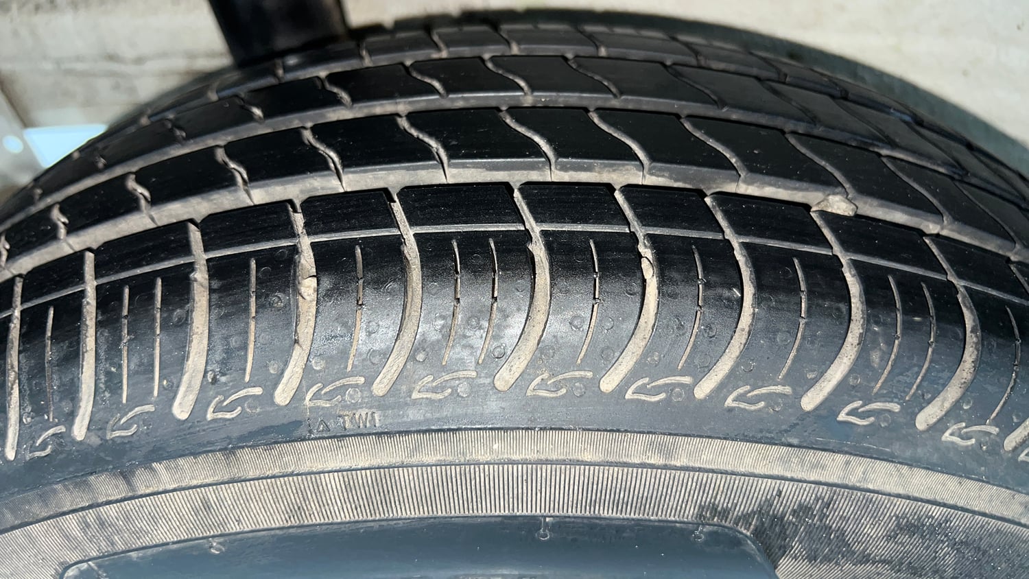 Used 2023 Maruti Suzuki S-Presso VXi Plus (O) AMT Petrol Automatic tyres RIGHT REAR TYRE TREAD VIEW