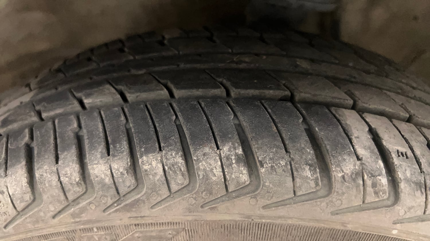 Used 2016 Maruti Suzuki Alto K10 VXi AMT Petrol Automatic tyres LEFT FRONT TYRE TREAD VIEW