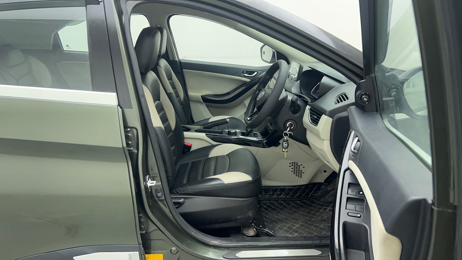 Used 2020 Tata Nexon XZ Petrol Manual interior RIGHT SIDE FRONT DOOR CABIN VIEW