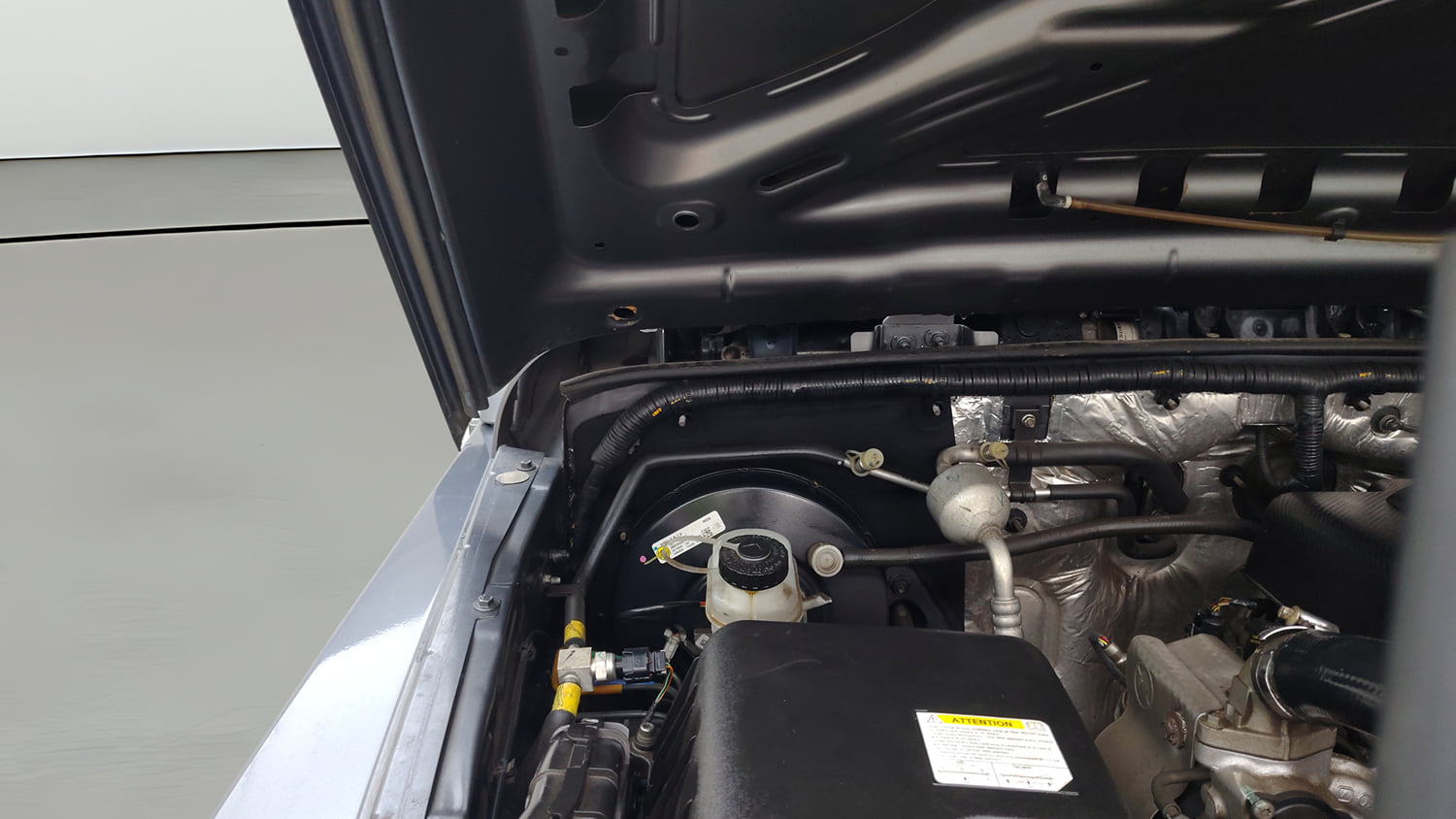 Used 2020 mahindra Thar LX Hard Top Petrol AT 4WD Petrol Automatic engine ENGINE RIGHT SIDE HINGE & APRON VIEW