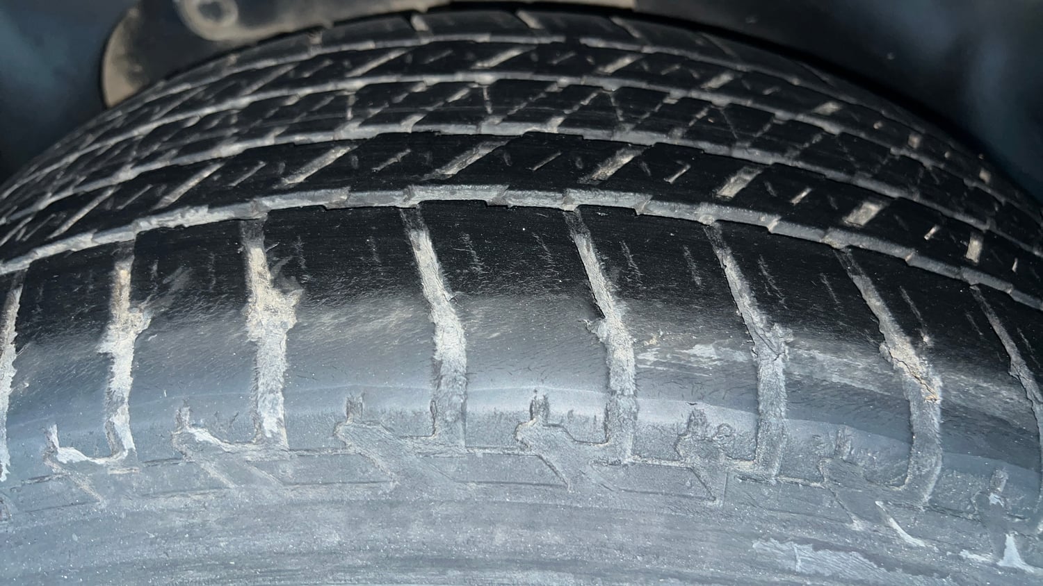 Used 2022 Tata Safari XTA Plus Diesel Automatic tyres LEFT REAR TYRE TREAD VIEW