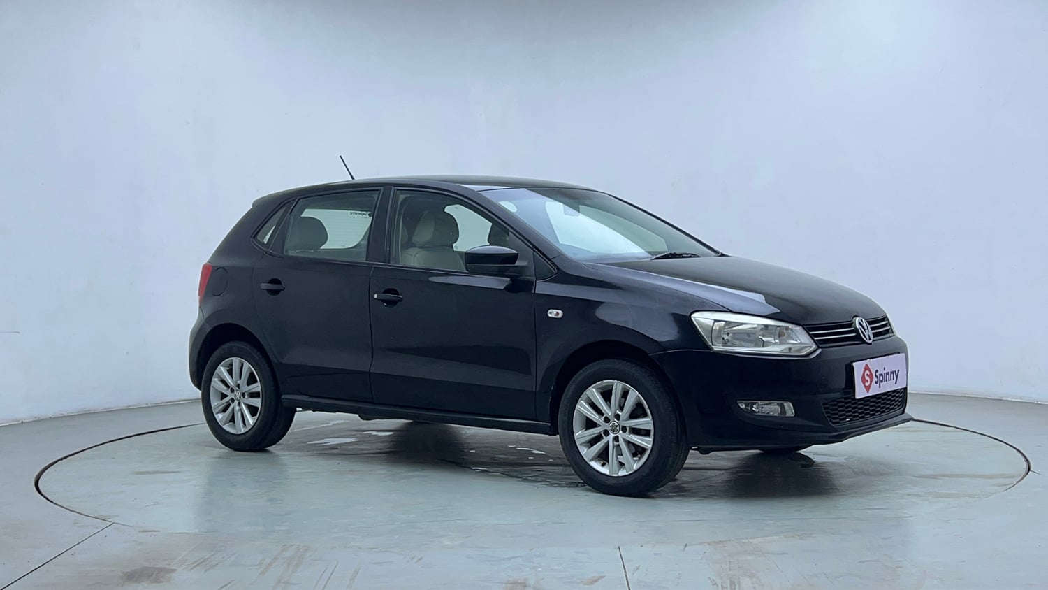 Used 2013 Volkswagen Polo Highline1.2L (P) Petrol Manual exterior RIGHT FRONT CORNER VIEW