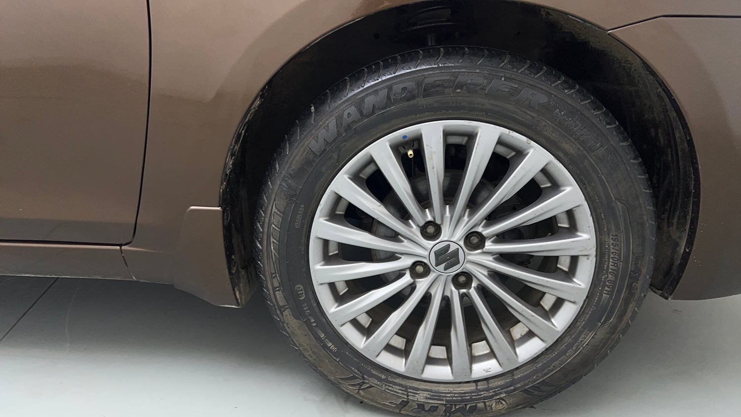 Used 2017 Maruti Suzuki Ciaz Alpha 1.4 MT Petrol Manual tyres RIGHT FRONT TYRE RIM VIEW