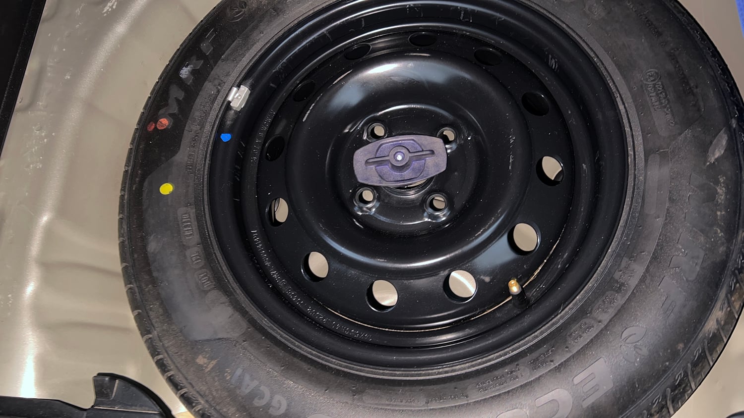 Used 2024 Maruti Suzuki Swift VXi (O) AMT Petrol Automatic tyres SPARE TYRE VIEW
