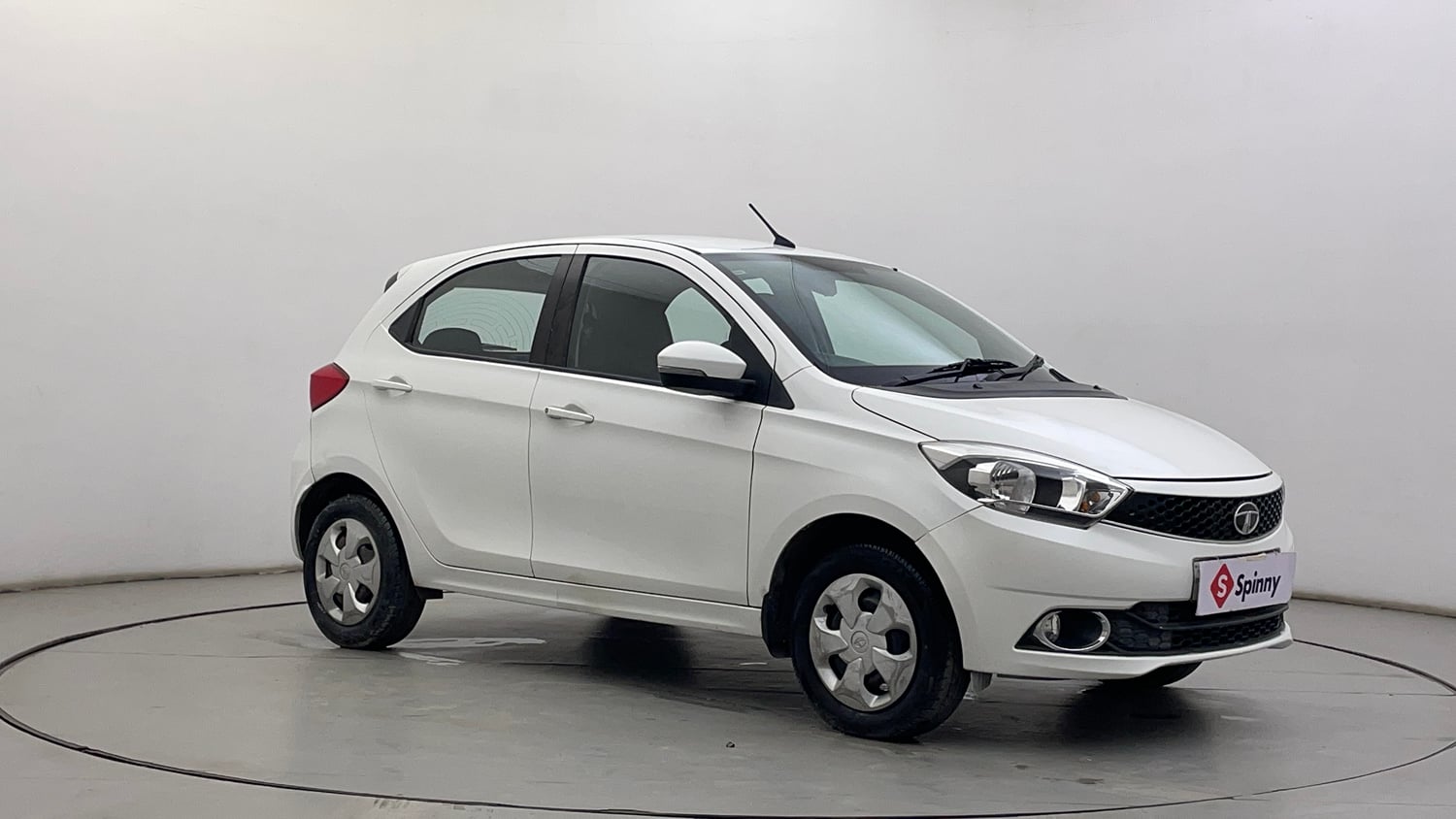 Used 2018 Tata Tiago Revotron XZ Petrol Manual exterior RIGHT FRONT CORNER VIEW