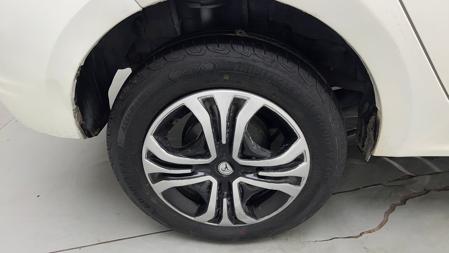 Used 2024 Tata Tigor XZ Plus CNG Cng Manual tyres RIGHT REAR TYRE RIM VIEW
