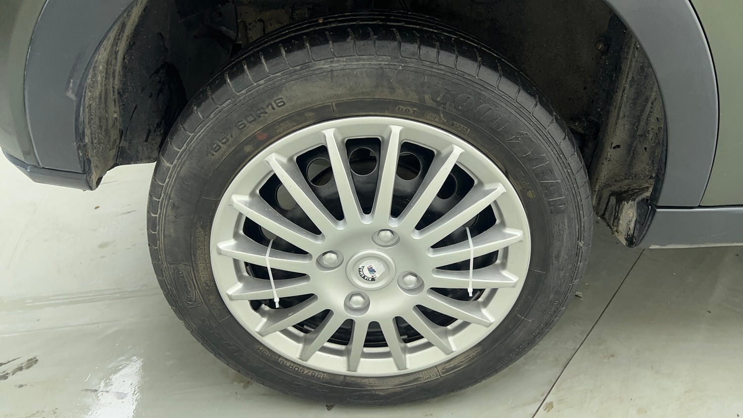 Used 2020 Tata Nexon XZ Petrol Manual tyres RIGHT REAR TYRE RIM VIEW
