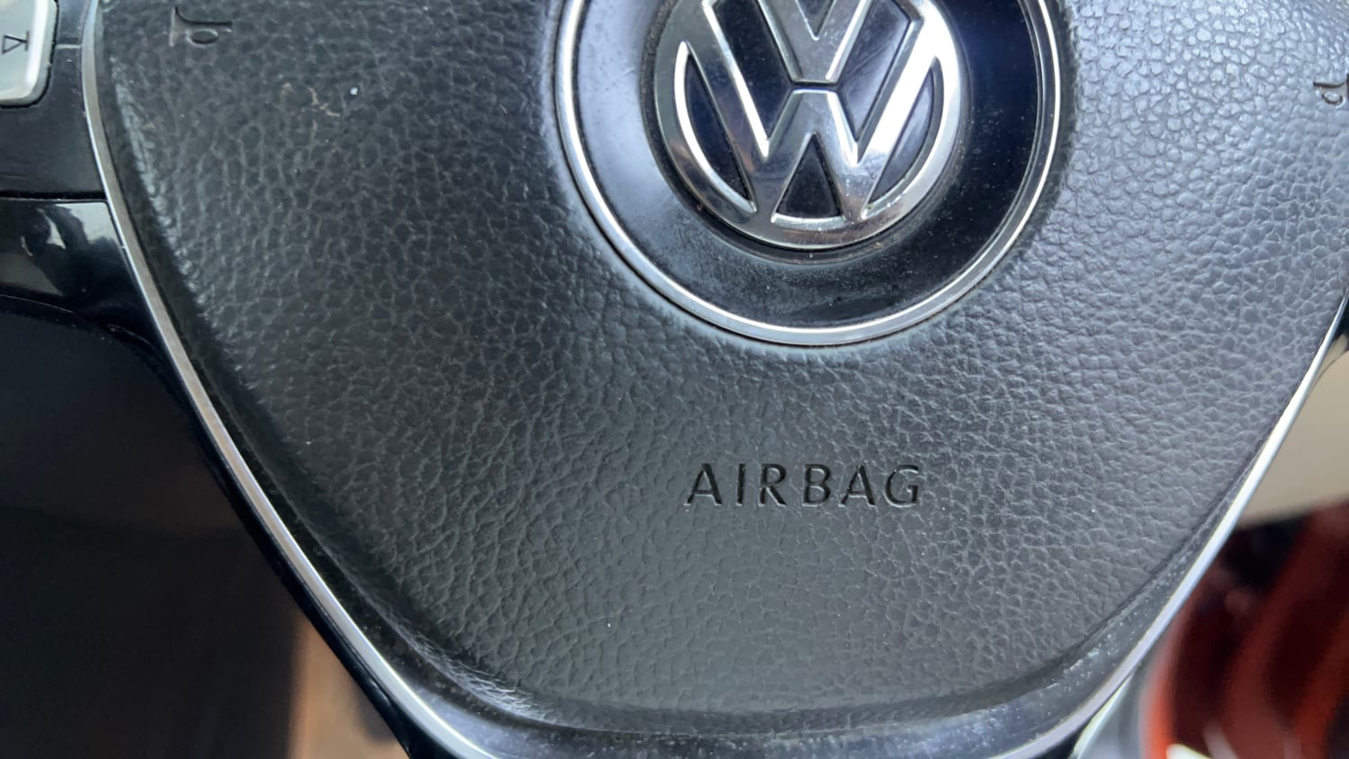 Used 2015 Volkswagen Polo Highline1.2L (P) Petrol Manual top_features Airbags