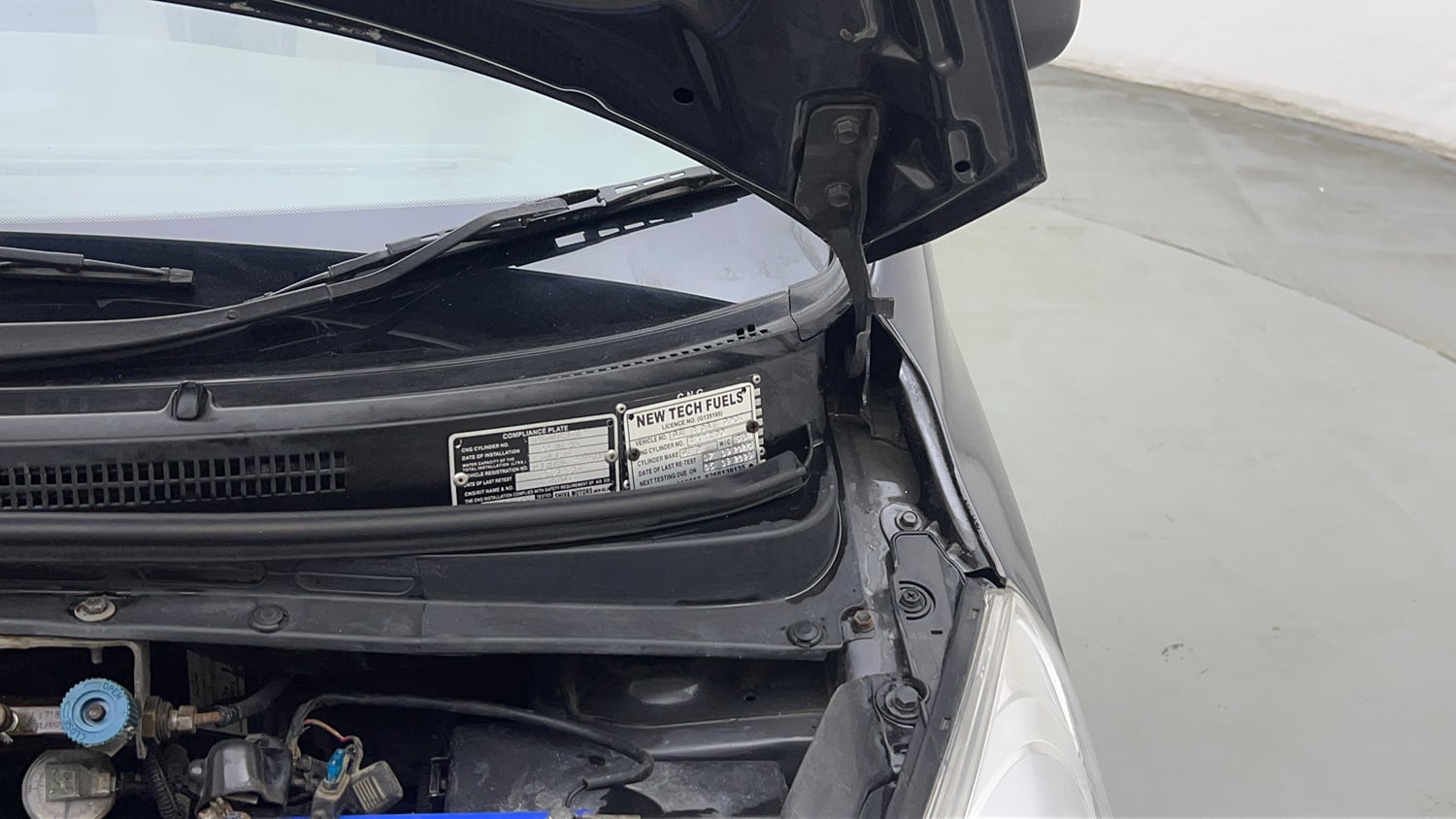 Used 2015 Hyundai i10 Magna 1.1 CNG (Outside Fitted) Cng Manual engine ENGINE LEFT SIDE HINGE & APRON VIEW