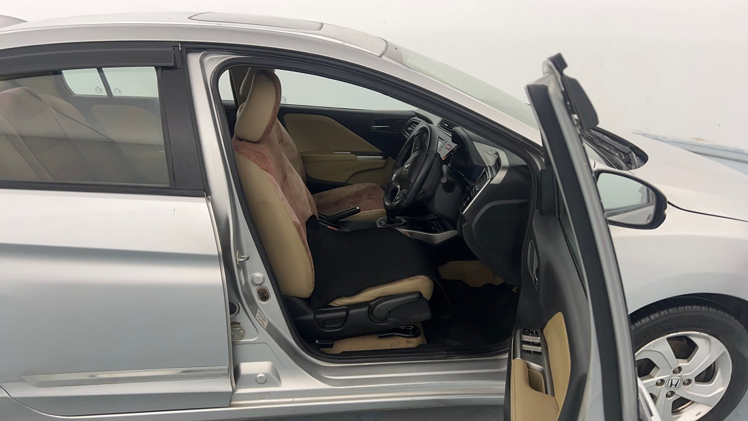Used 2014 Honda City VX Petrol Manual interior RIGHT SIDE FRONT DOOR CABIN VIEW