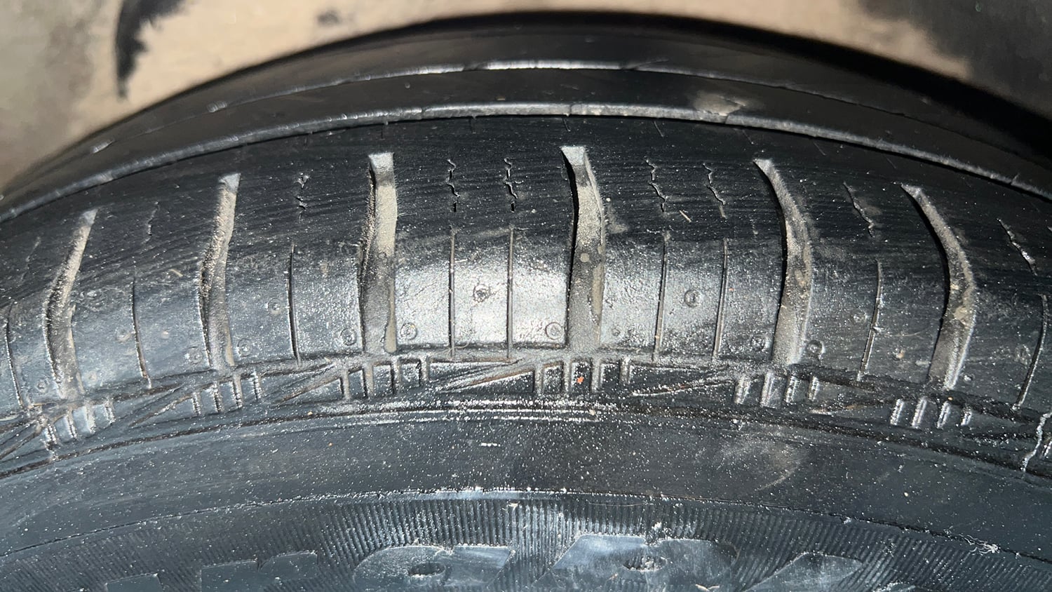 Used 2015 Hyundai i10 Magna 1.1 CNG (Outside Fitted) Cng Manual tyres LEFT REAR TYRE TREAD VIEW