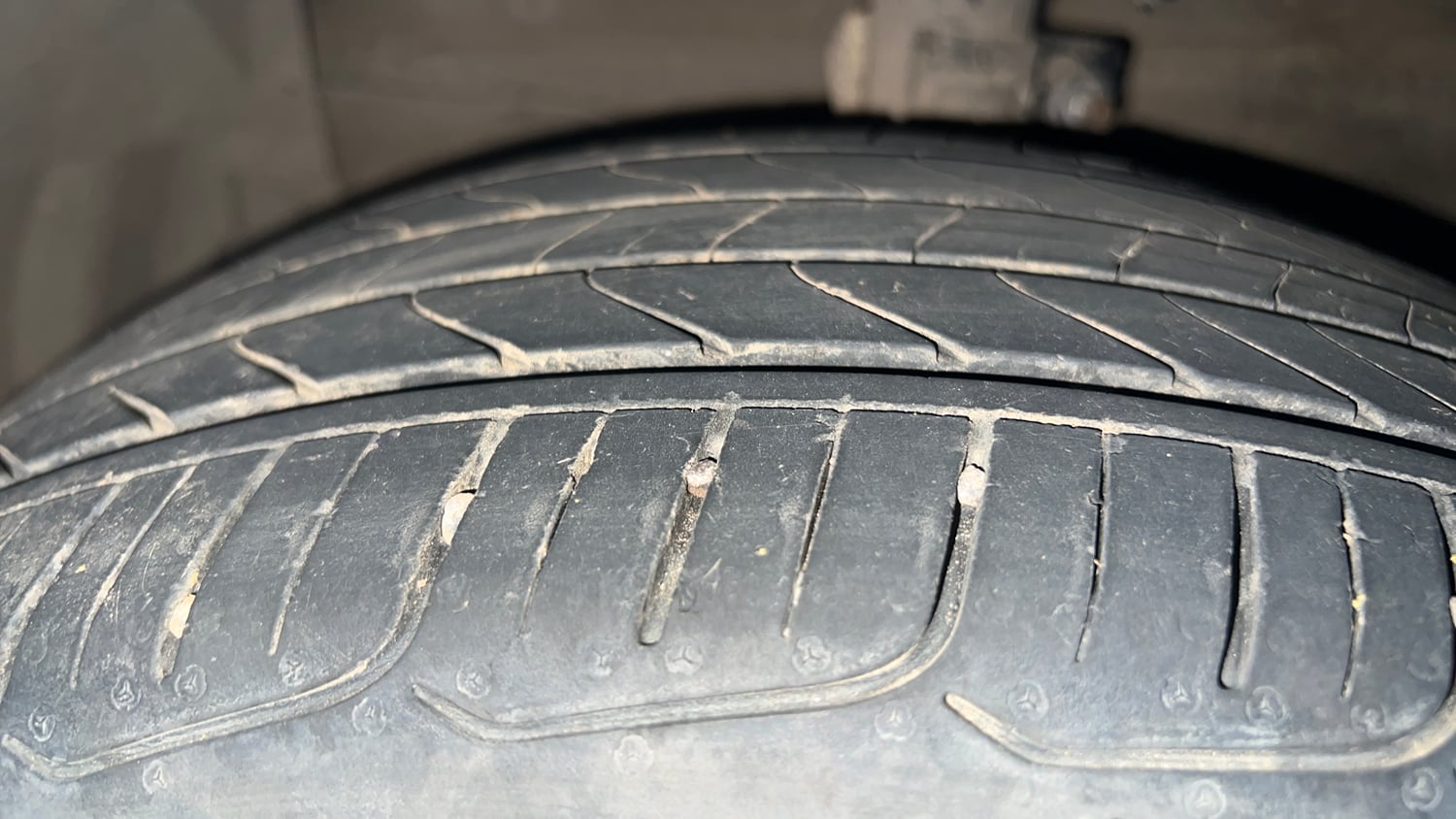 Used 2016 Maruti Suzuki Ciaz ZXI+ AT Petrol Automatic tyres LEFT FRONT TYRE TREAD VIEW