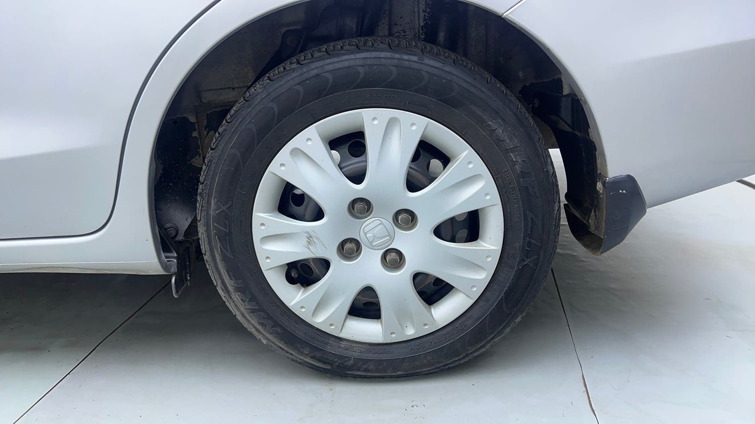 Used 2014 Honda Amaze 1.2 S i-VTEC CNG (Outside Fitted) Cng Manual tyres LEFT REAR TYRE RIM VIEW