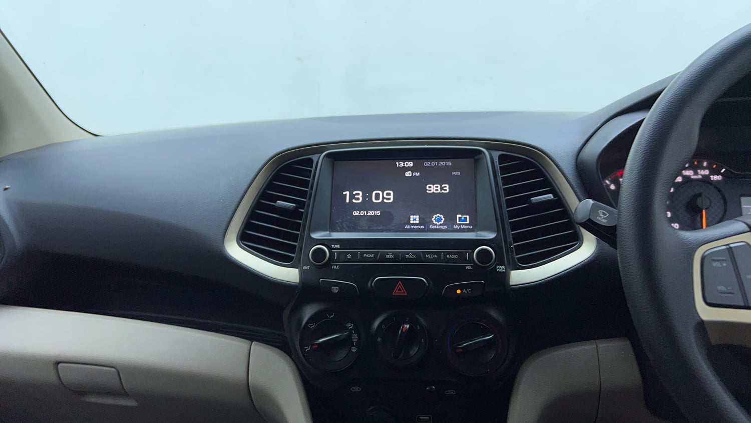 Used 2019 Hyundai Santro Sportz CNG Cng Manual top_features Integrated (in-dash) music system