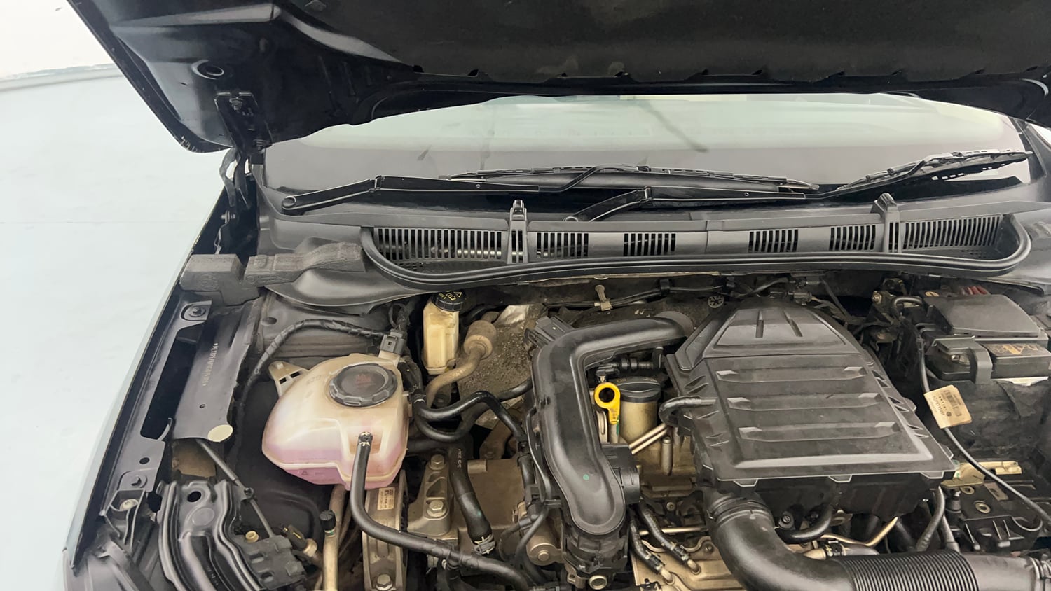 Used 2024 Skoda Slavia Style 1.0L TSI MT Petrol Manual engine ENGINE RIGHT SIDE HINGE & APRON VIEW