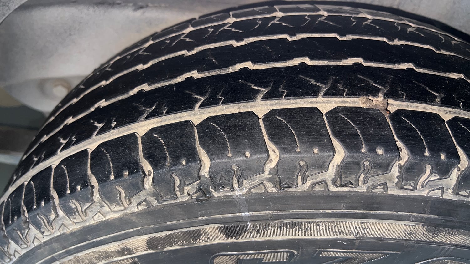 Used 2019 Mahindra TUV300 T4 Plus Diesel Manual tyres LEFT REAR TYRE TREAD VIEW