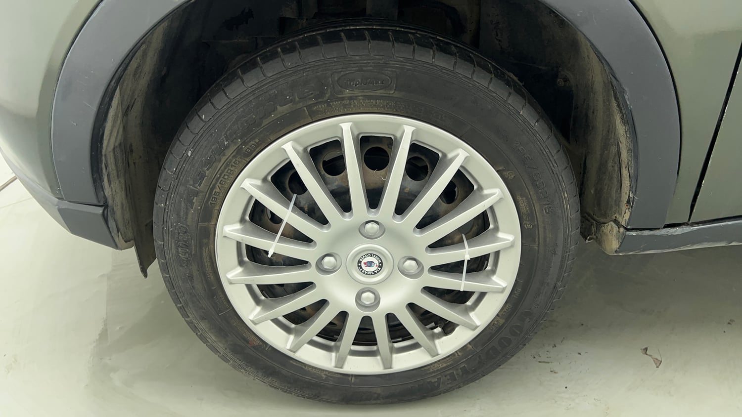Used 2020 Tata Nexon XZ Petrol Manual tyres LEFT FRONT TYRE RIM VIEW