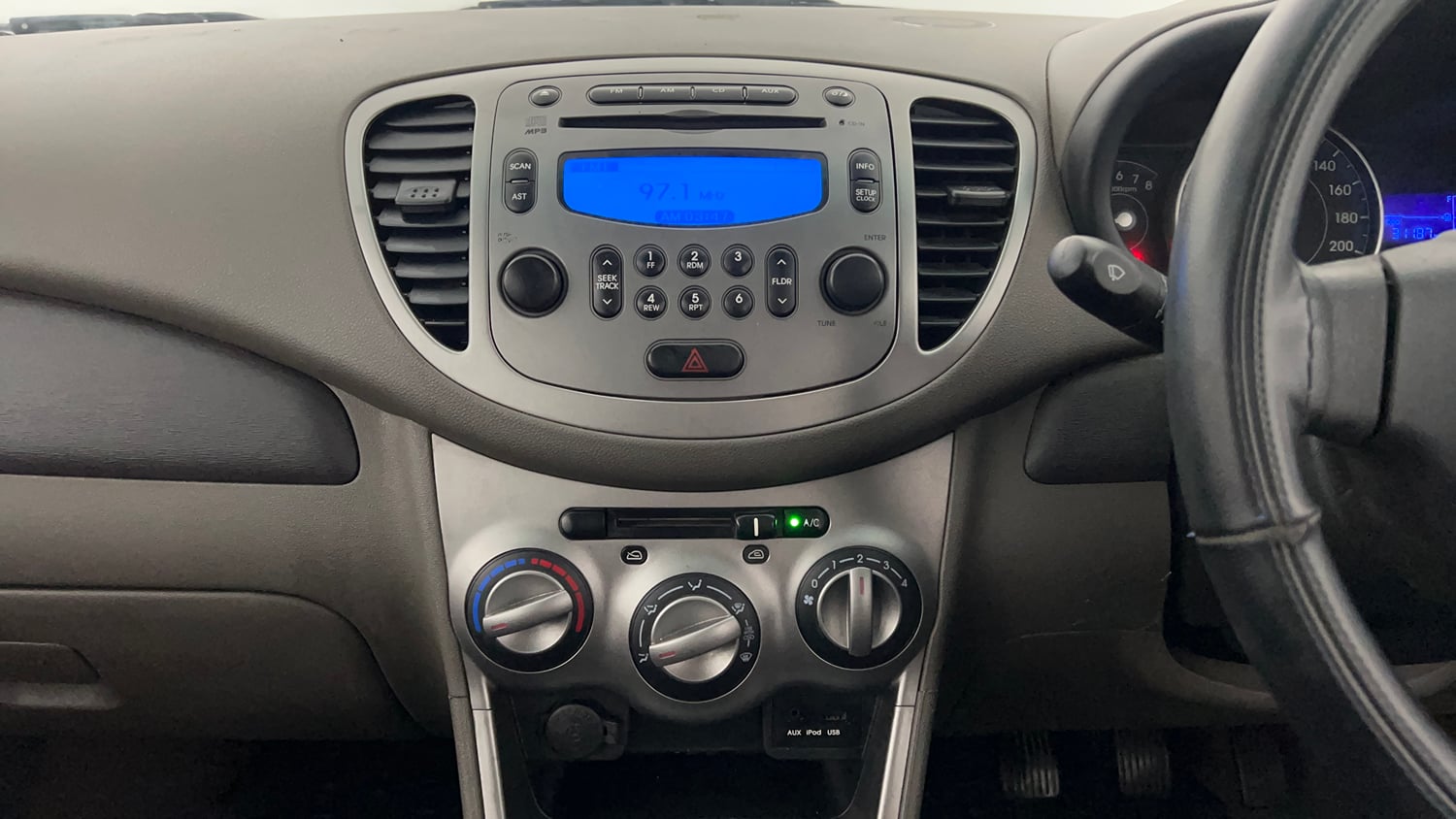 Used 2014 Hyundai i10 Sportz 1.1 iRDE2 Petrol Manual interior MUSIC SYSTEM & AC CONTROL VIEW