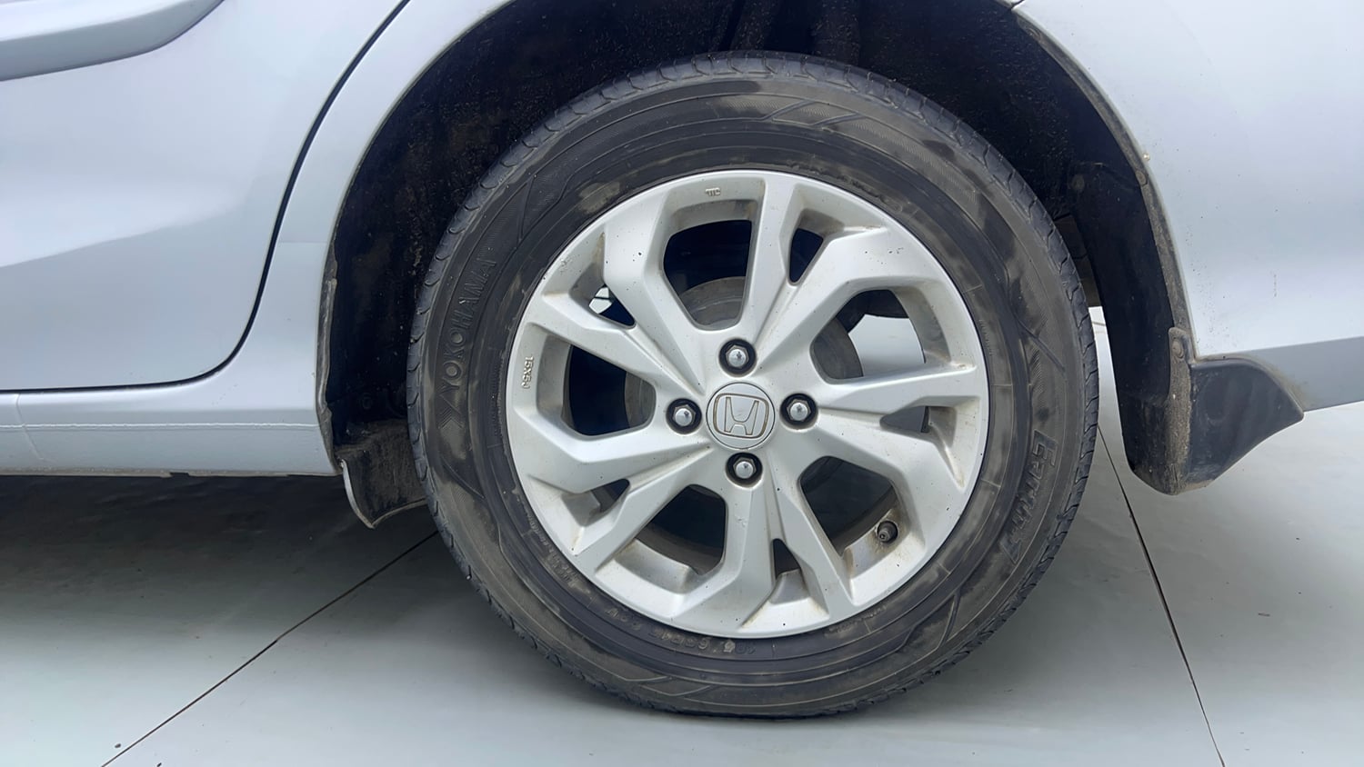 Used 2018 Honda Amaze 1.2 VX MT Petrol Petrol Manual tyres LEFT REAR TYRE RIM VIEW