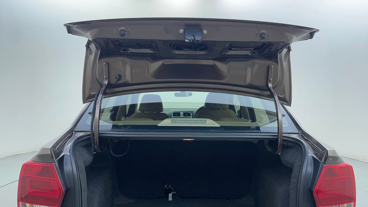 Used 2018 Volkswagen Ameo Highline 1.5L AT Diesel Automatic interior DICKY DOOR OPEN VIEW