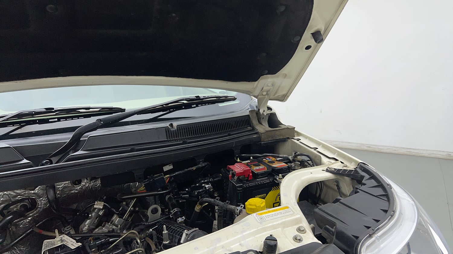 Used 2019 Mahindra TUV300 T4 Plus Diesel Manual engine ENGINE LEFT SIDE HINGE & APRON VIEW