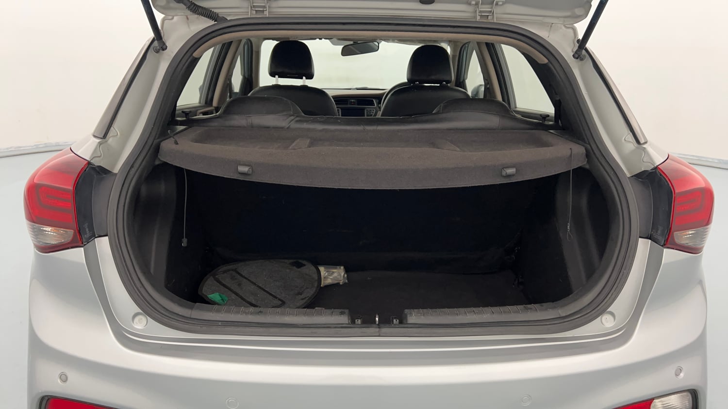 Used 2019 Hyundai Elite i20 Sportz Plus 1.2 Petrol Manual interior DICKY INSIDE VIEW