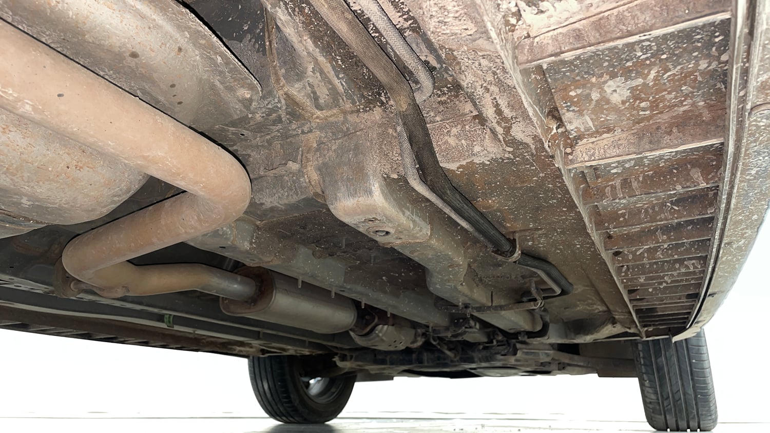 Used 2023 Hyundai Alcazar Signature (O) 6 STR 1.5 Petrol DCT Petrol Automatic extra REAR RIGHT UNDERBODY VIEW