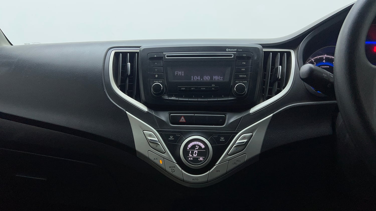 Used 2016 Maruti Suzuki Baleno Delta 1.2 Petrol Manual interior MUSIC SYSTEM & AC CONTROL VIEW