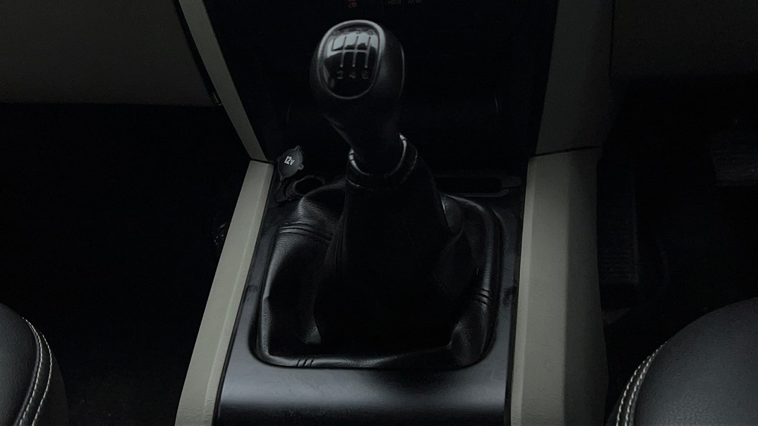 Used 2022 Mahindra Scorpio S5 Diesel Manual interior GEAR  KNOB VIEW