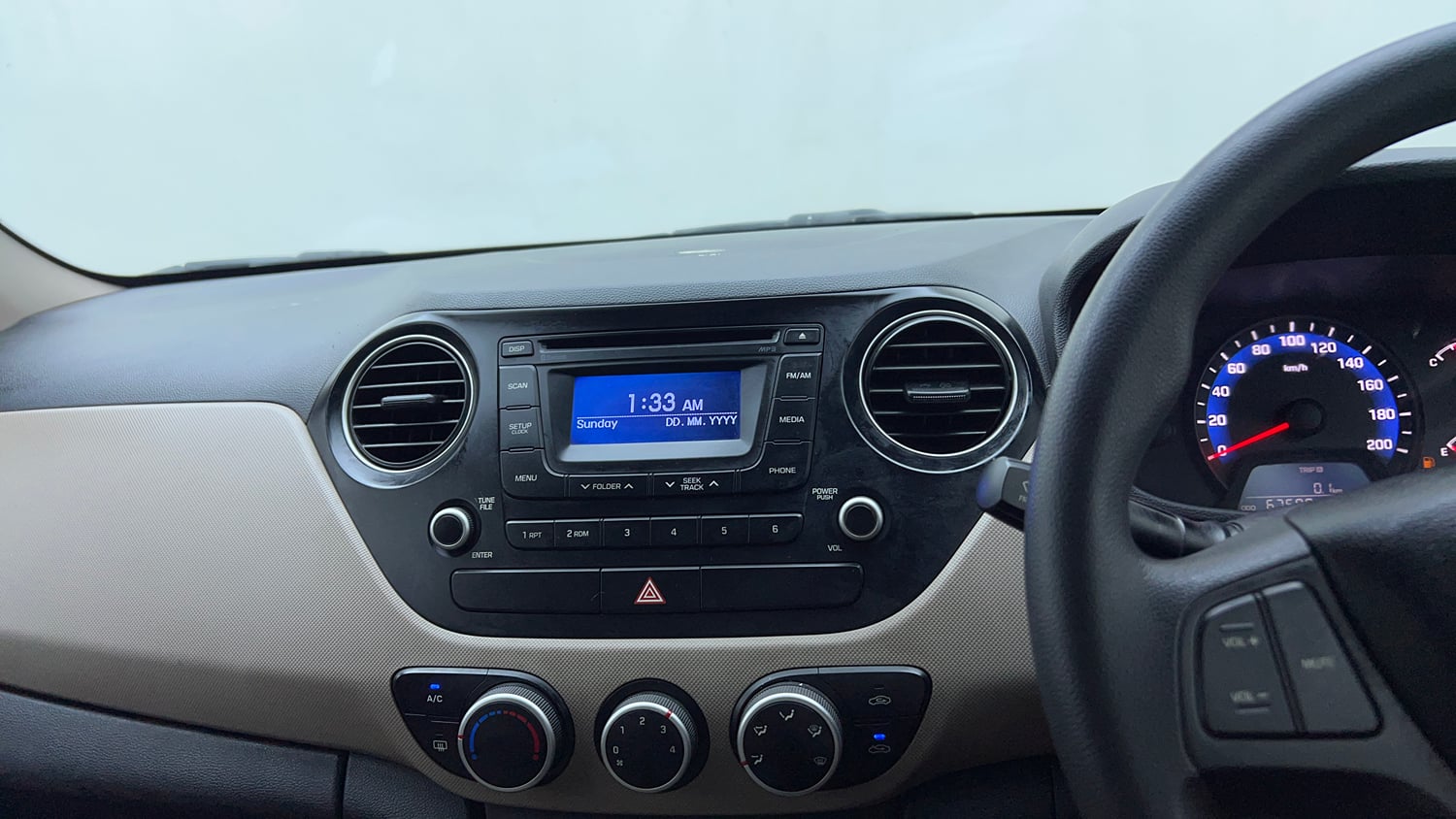 Used 2015 Hyundai Xcent S 1.2 (O) Petrol Manual top_features Integrated (in-dash) music system