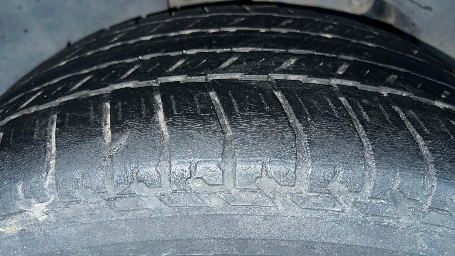 Used 2022 Tata Safari XTA Plus Diesel Automatic tyres RIGHT REAR TYRE TREAD VIEW
