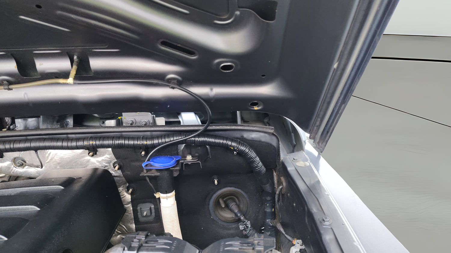 Used 2020 mahindra Thar LX Hard Top Petrol AT 4WD Petrol Automatic engine ENGINE LEFT SIDE HINGE & APRON VIEW