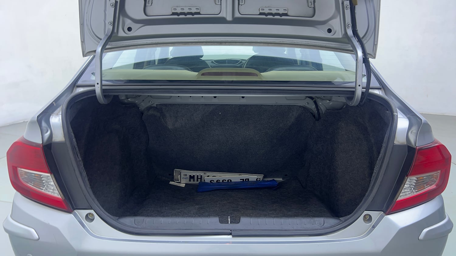 Used 2018 Honda Amaze 1.2 VX MT Petrol Petrol Manual interior DICKY INSIDE VIEW