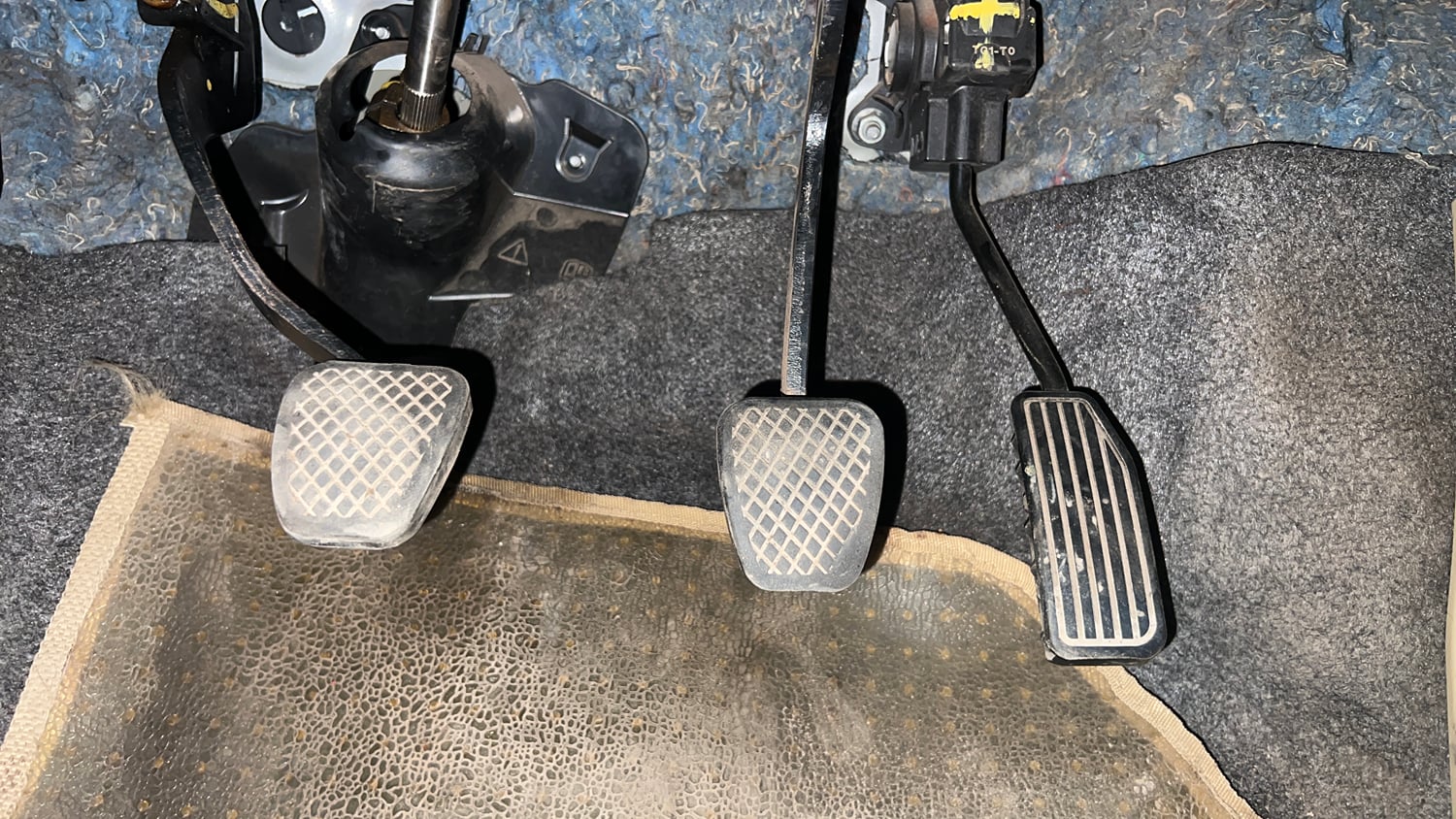 Used 2014 Honda Amaze 1.2 S i-VTEC CNG (Outside Fitted) Cng Manual interior PEDALS VIEW
