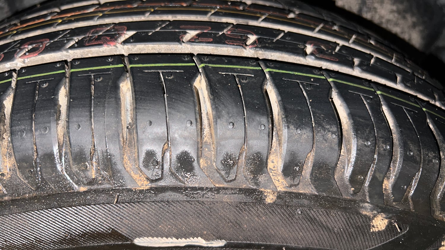 Used 2020 Maruti Suzuki XL6 Alpha AT Petrol Petrol Automatic tyres LEFT REAR TYRE TREAD VIEW