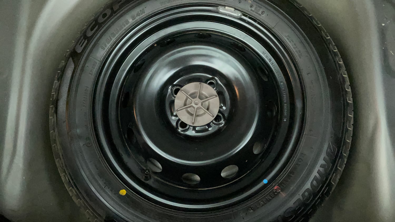 Used 2017 Maruti Suzuki Ignis Zeta 1.3 AMT Diesel Diesel Automatic tyres SPARE TYRE VIEW