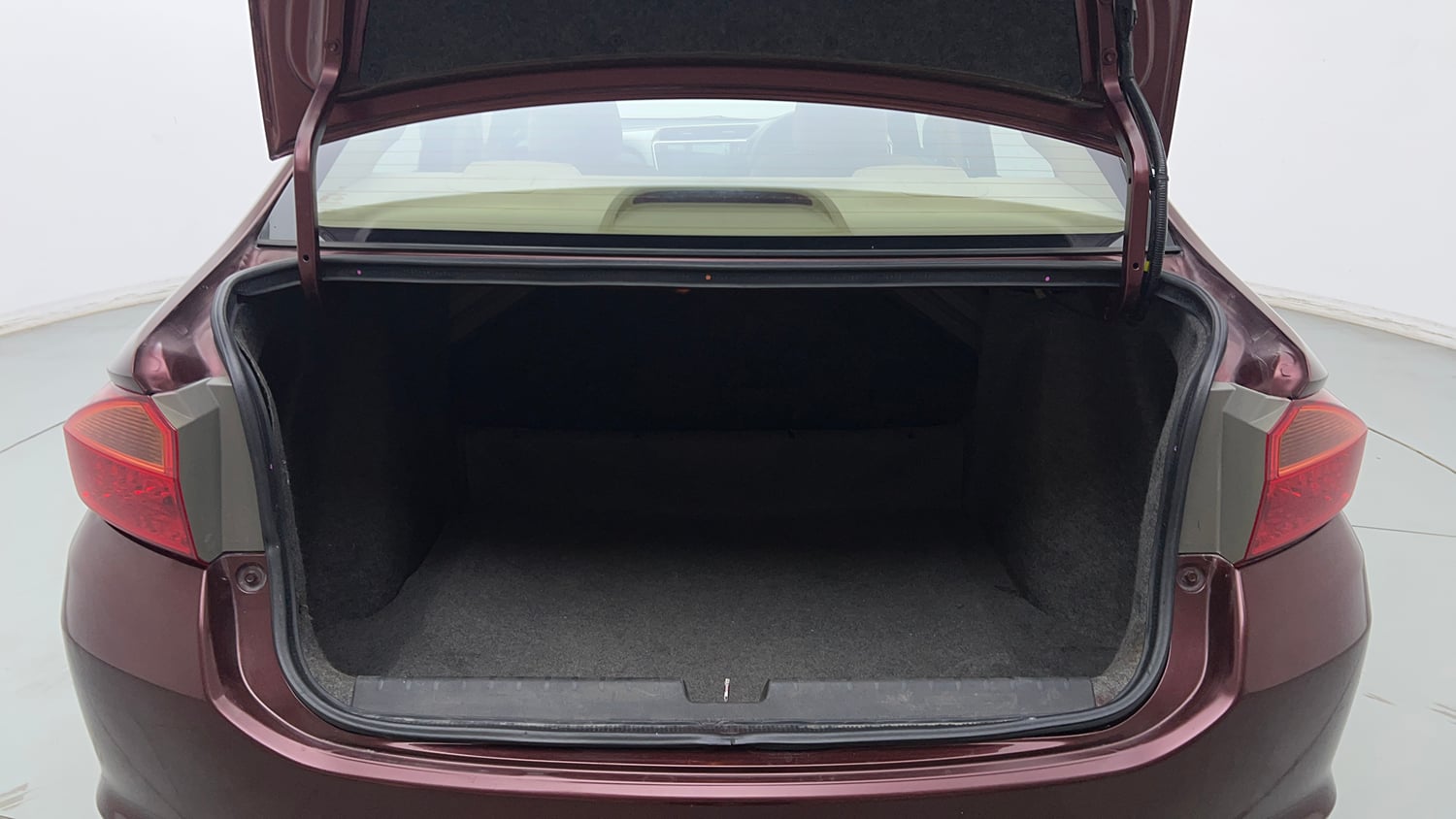 Used 2018 Honda City V CVT Petrol Petrol Automatic interior DICKY INSIDE VIEW