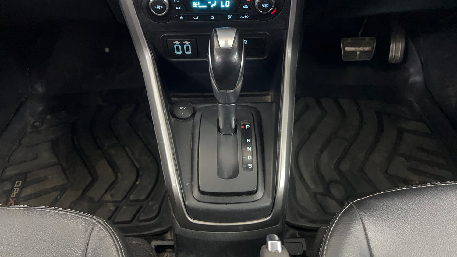 Used 2018 Ford EcoSport Titanium + 1.5L Ti-VCT AT Petrol Automatic interior GEAR  KNOB VIEW