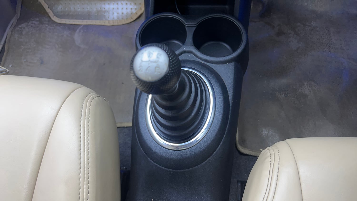 Used 2014 Honda Amaze 1.2 S i-VTEC CNG (Outside Fitted) Cng Manual interior GEAR  KNOB VIEW