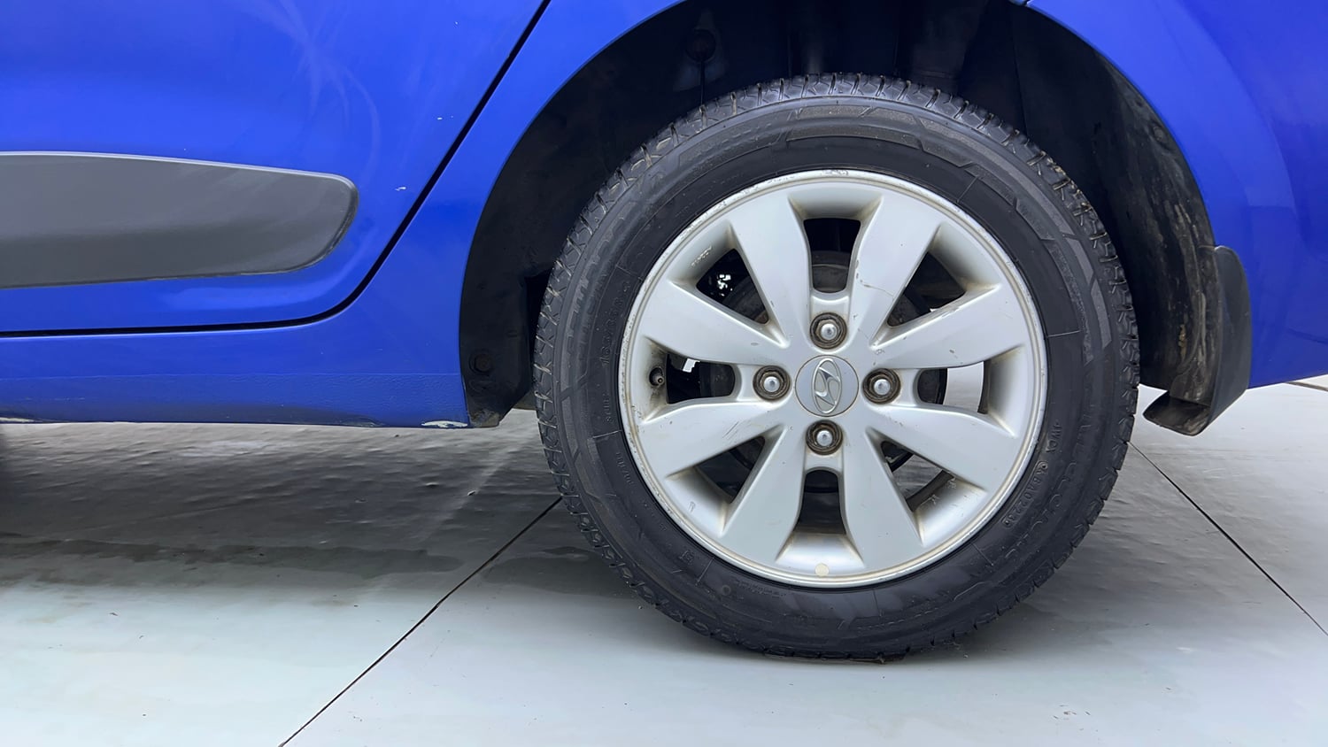 Used 2015 Hyundai Xcent S 1.2 (O) Petrol Manual tyres LEFT REAR TYRE RIM VIEW