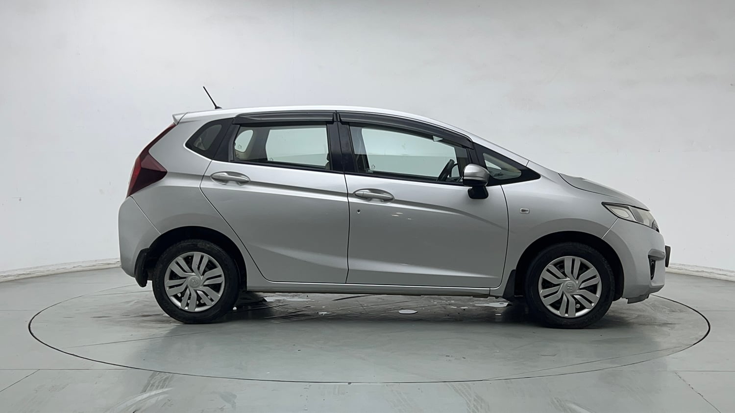 Used 2017 Honda Jazz SV Petrol Petrol Manual exterior RIGHT SIDE VIEW