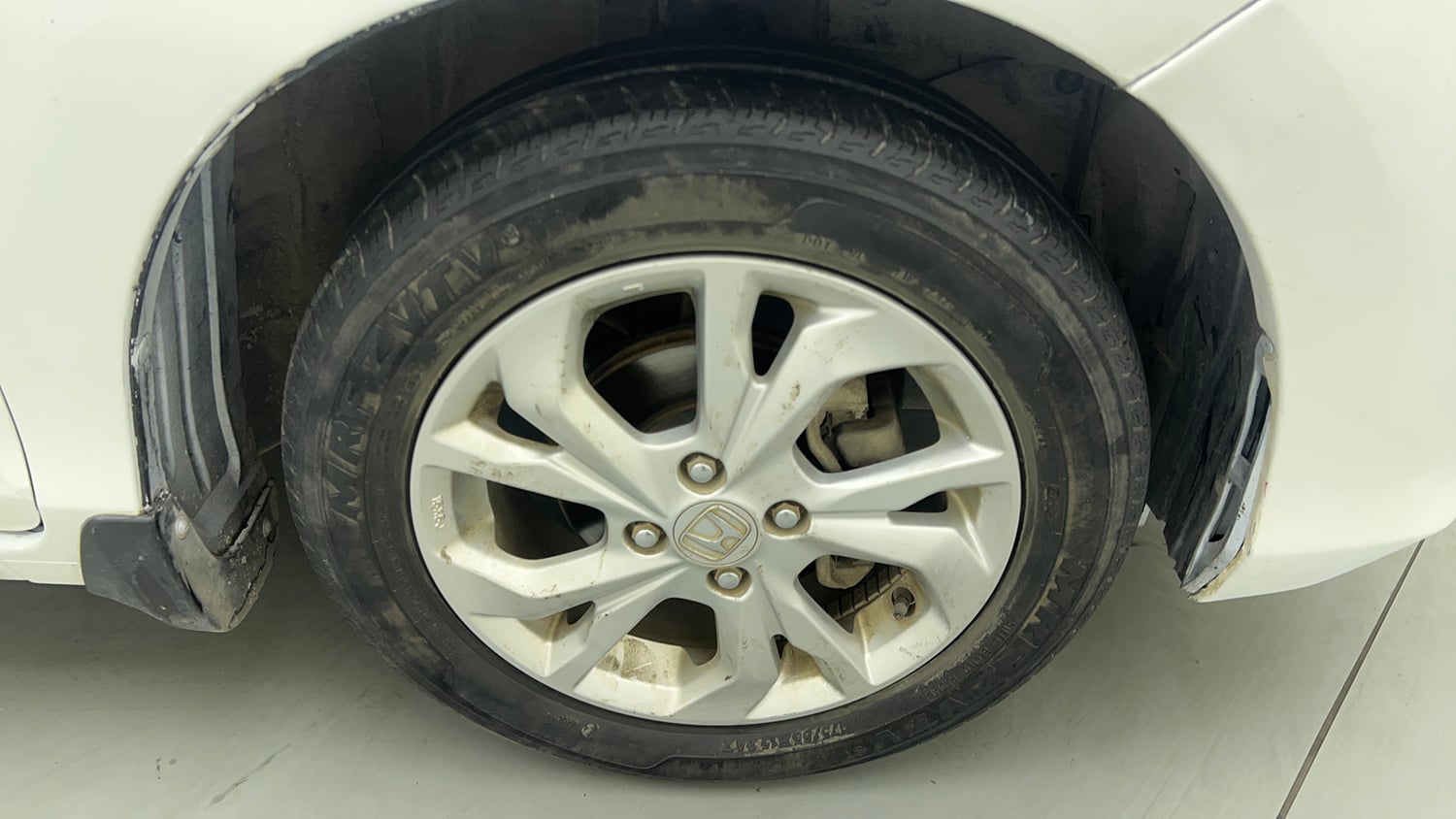 Used 2019 Honda Amaze 1.2 VX CVT Petrol Petrol Automatic tyres RIGHT FRONT TYRE RIM VIEW