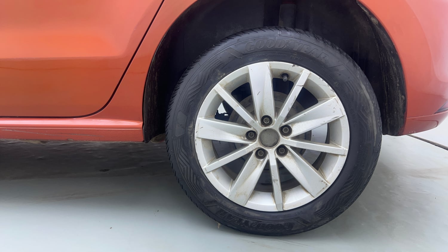 Used 2015 Volkswagen Polo Highline1.2L (P) Petrol Manual tyres LEFT REAR TYRE RIM VIEW