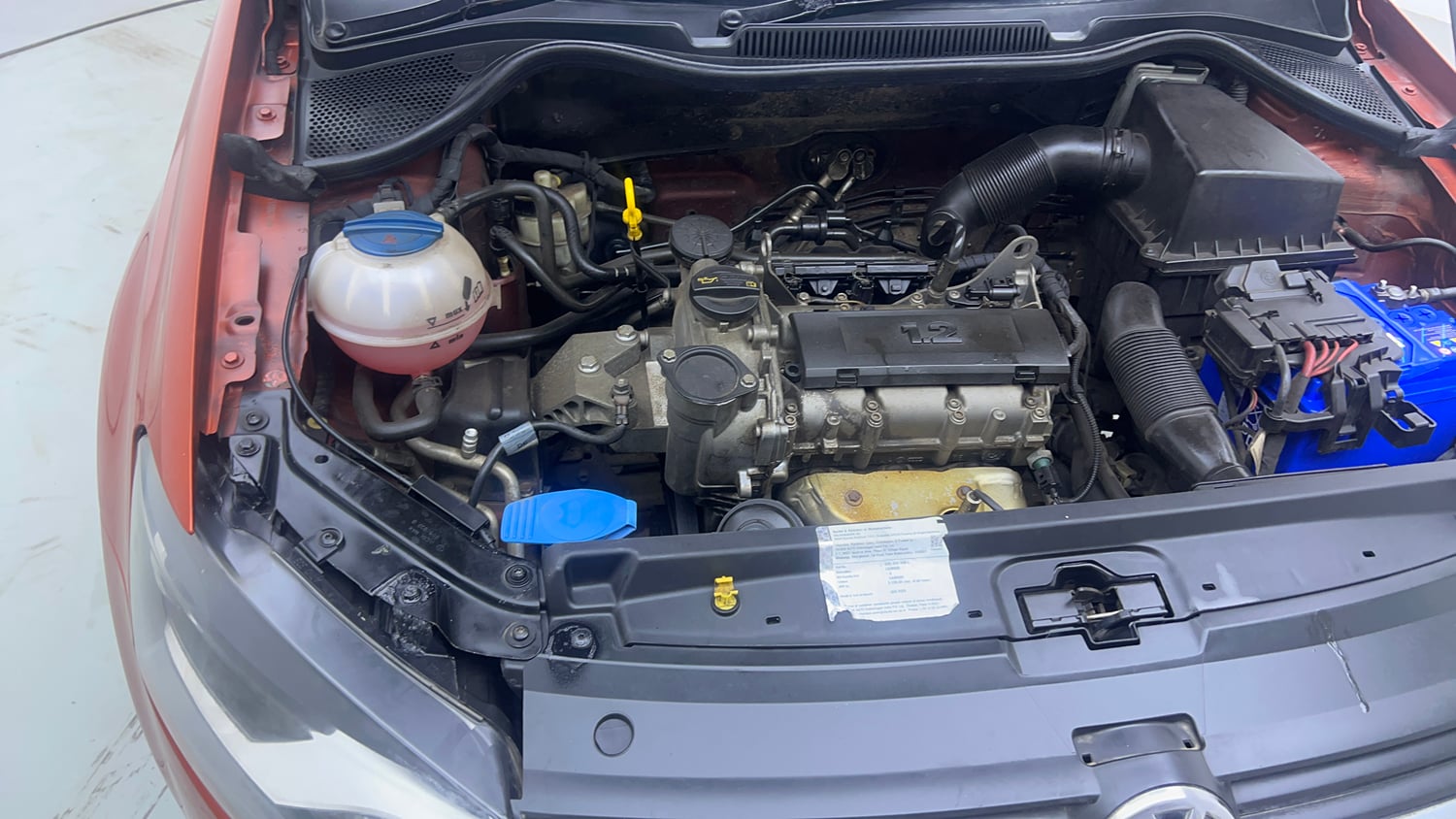 Used 2015 Volkswagen Polo Highline1.2L (P) Petrol Manual engine ENGINE RIGHT SIDE VIEW
