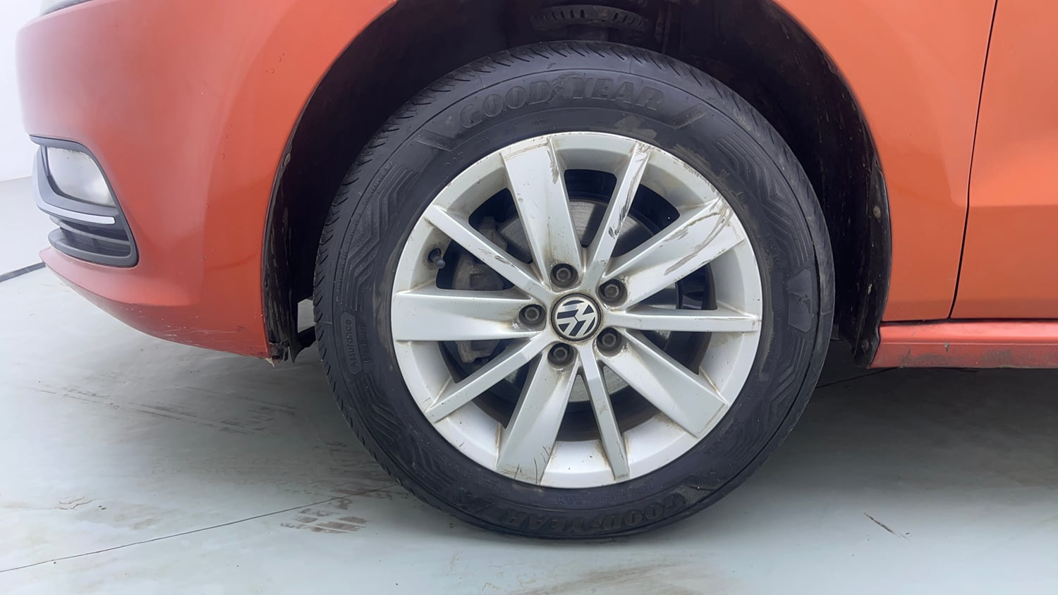 Used 2015 Volkswagen Polo Highline1.2L (P) Petrol Manual tyres LEFT FRONT TYRE RIM VIEW