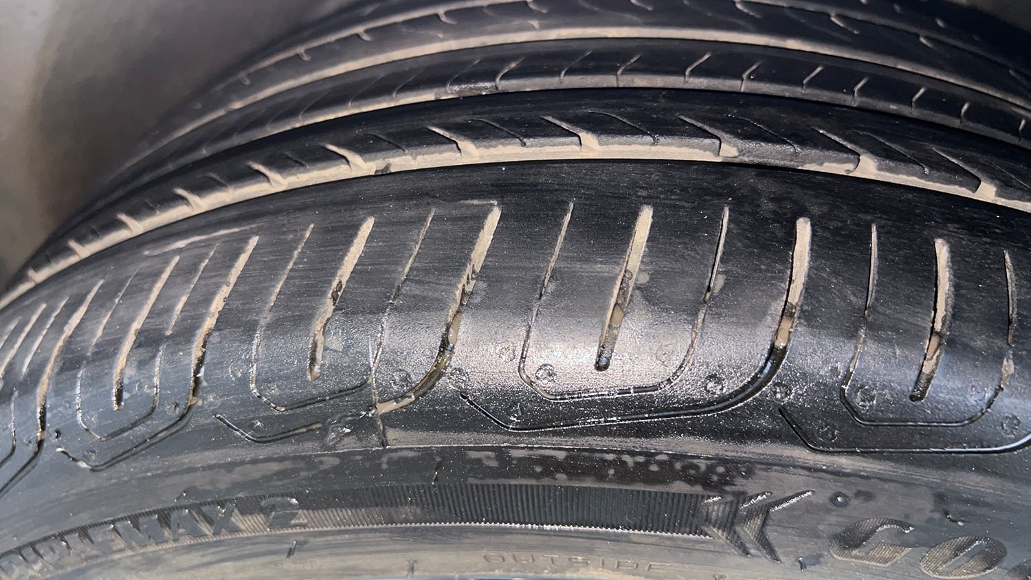 Used 2018 Ford EcoSport Titanium + 1.5L Ti-VCT Petrol Manual tyres LEFT FRONT TYRE TREAD VIEW
