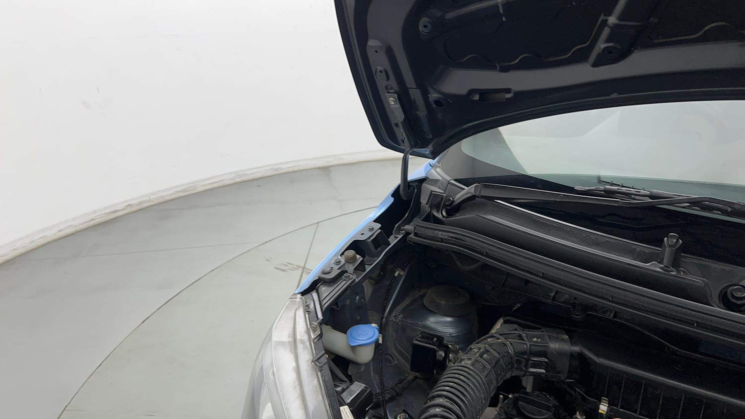 Used 2020 Maruti Suzuki Wagon R ZXi 1.2 Petrol Manual engine ENGINE RIGHT SIDE HINGE & APRON VIEW