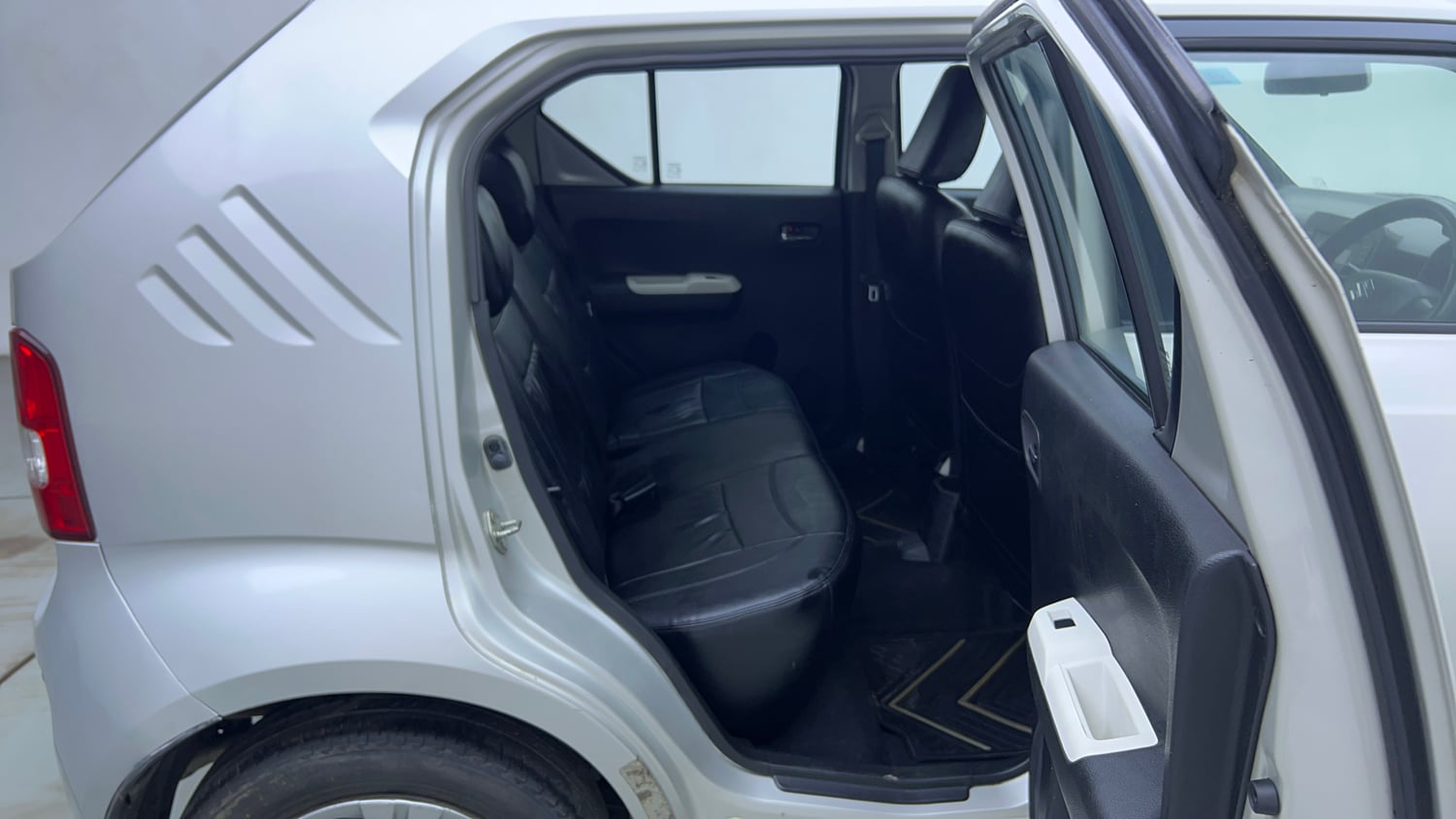 Used 2018 Maruti Suzuki Ignis Delta 1.2 AMT Petrol Automatic interior RIGHT SIDE REAR DOOR CABIN VIEW